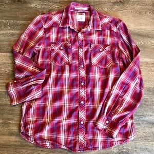 Men’s Levi’s Modern Fit Plaid Long Sleeved Shirt